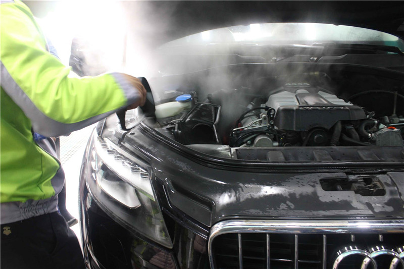 蒸汽洗車(chē)機(jī)清洗車(chē)輛 蒸汽洗車(chē)機(jī)清洗車(chē)輛